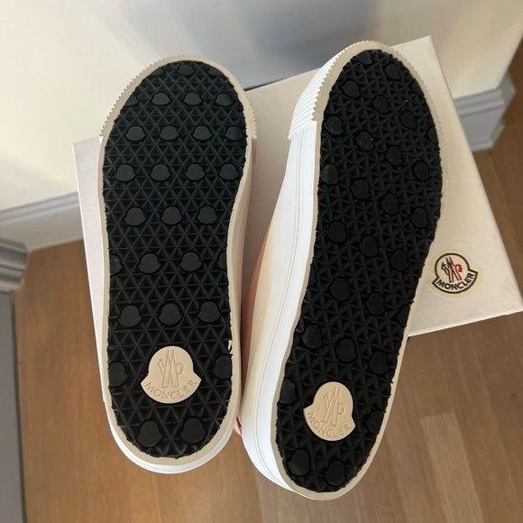 MONCLER Glisserie Logo Canvas Low-Top Sneakers - Picture 10 of 12